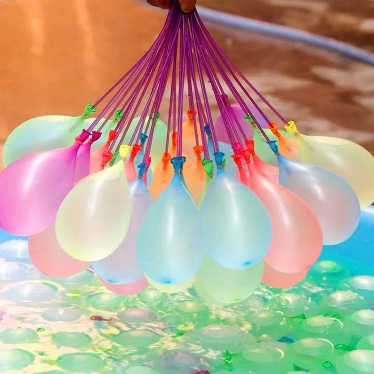 Korte bar met water gevulde ballon